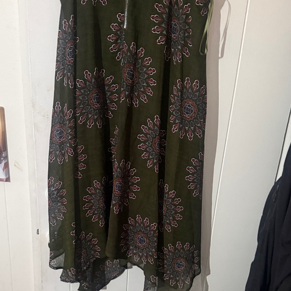 Doe & Rae Asymmetrical Dress in Dark Green with Floral Design - Picture 8 of 8